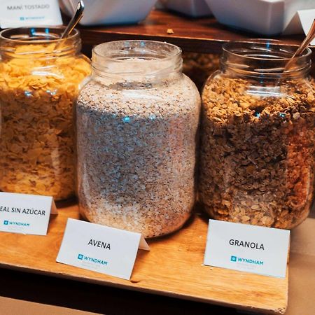 ホテル ウィンダム ノルデルタ ティグレ ブエノス アイレス エクステリア 写真 Granola, oatmeal and cornflakes