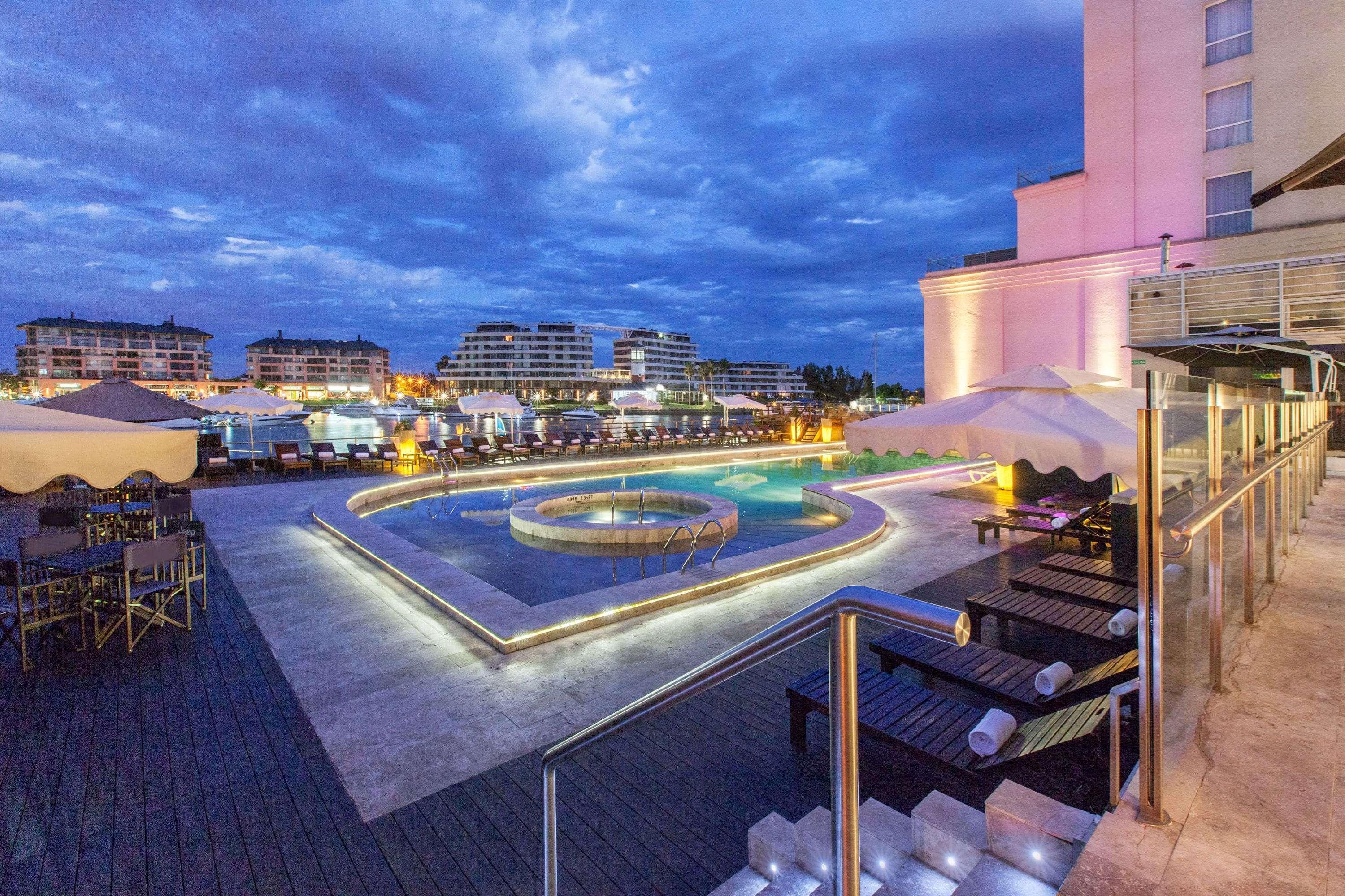 ホテル ウィンダム ノルデルタ ティグレ ブエノス アイレス エクステリア 写真 The hotel's pool
