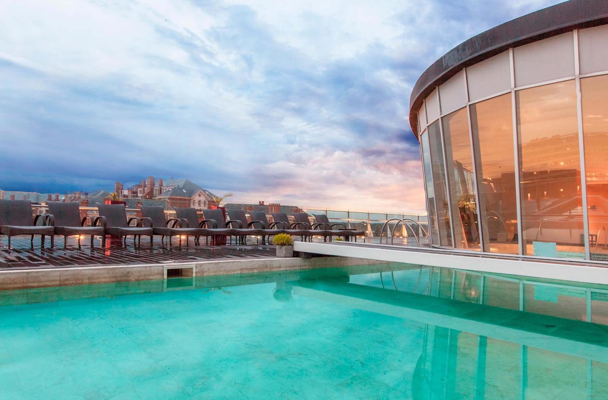 ホテル ウィンダム ノルデルタ ティグレ ブエノス アイレス エクステリア 写真 Rooftop pool at the hotel