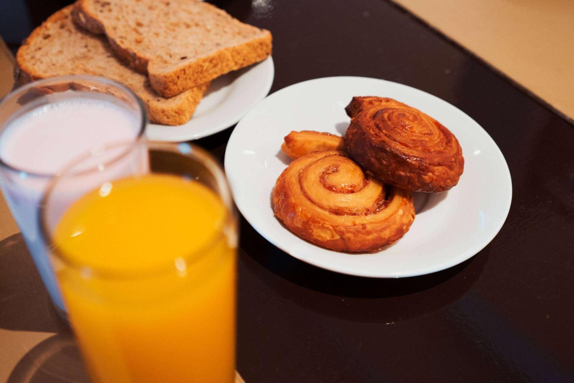 ホテル ウィンダム ノルデルタ ティグレ ブエノス アイレス エクステリア 写真 A typical breakfast in the Czech Republic