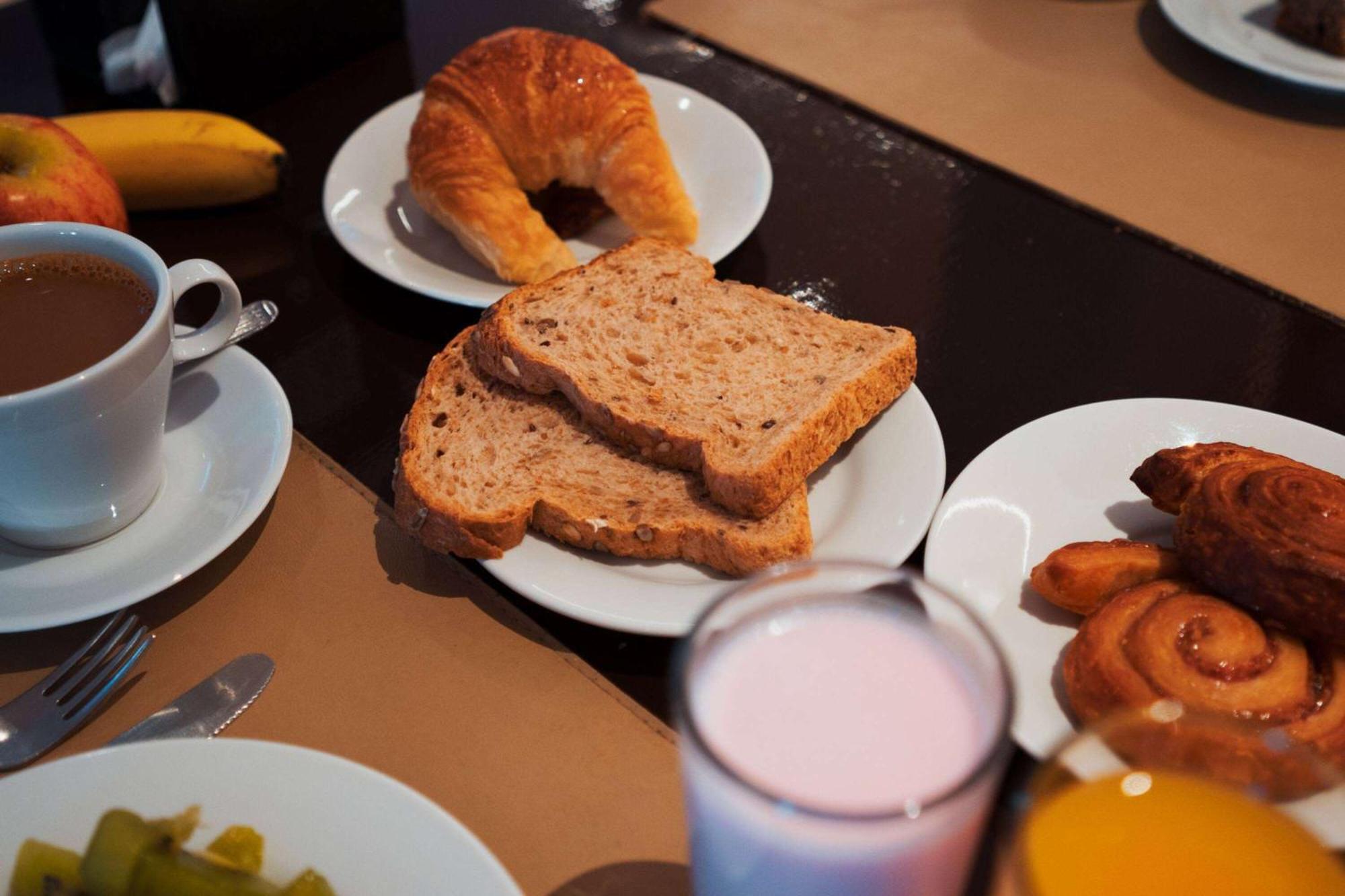 ホテル ウィンダム ノルデルタ ティグレ ブエノス アイレス エクステリア 写真 A typical breakfast in the Netherlands