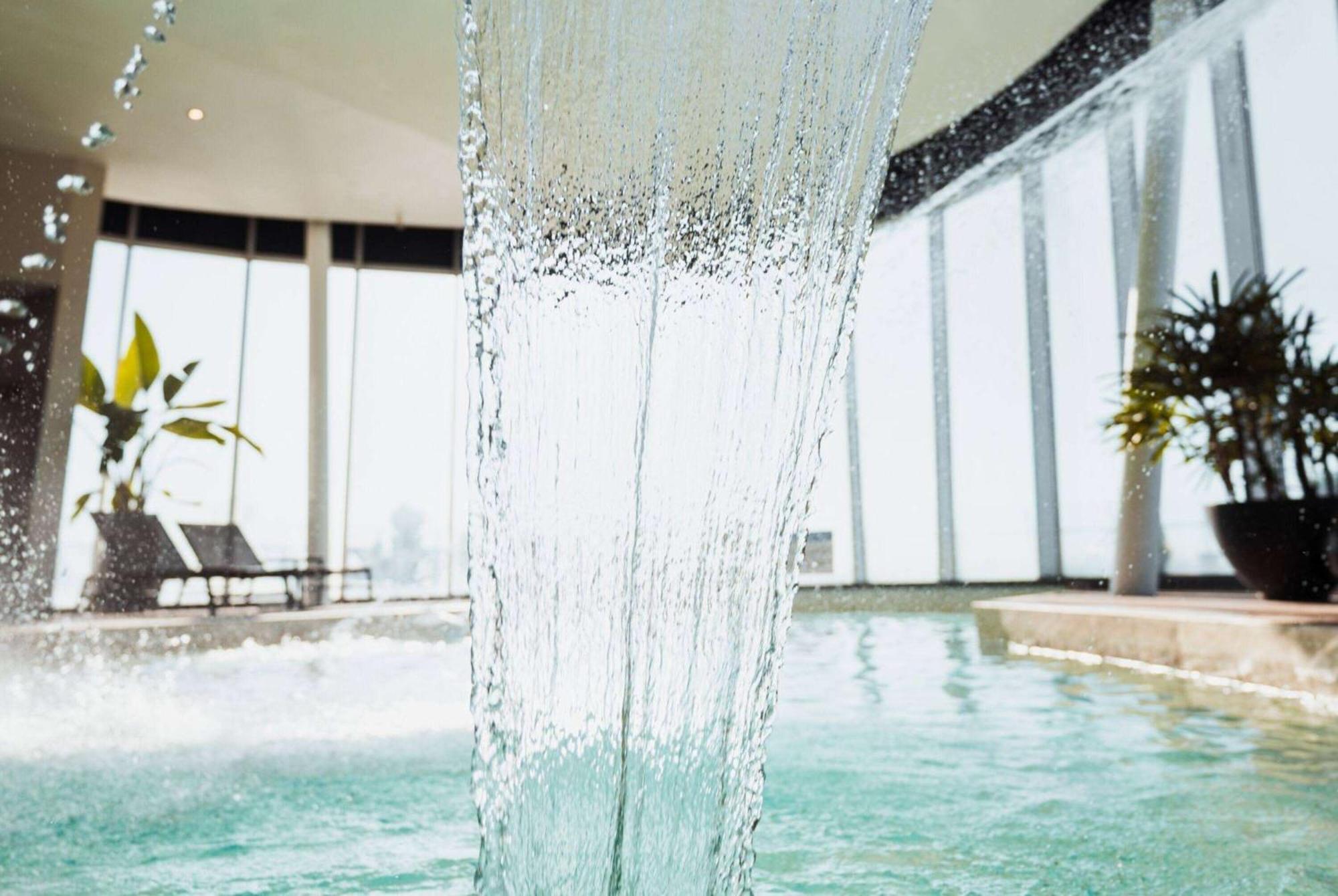 ホテル ウィンダム ノルデルタ ティグレ ブエノス アイレス エクステリア 写真 Indoor waterfall